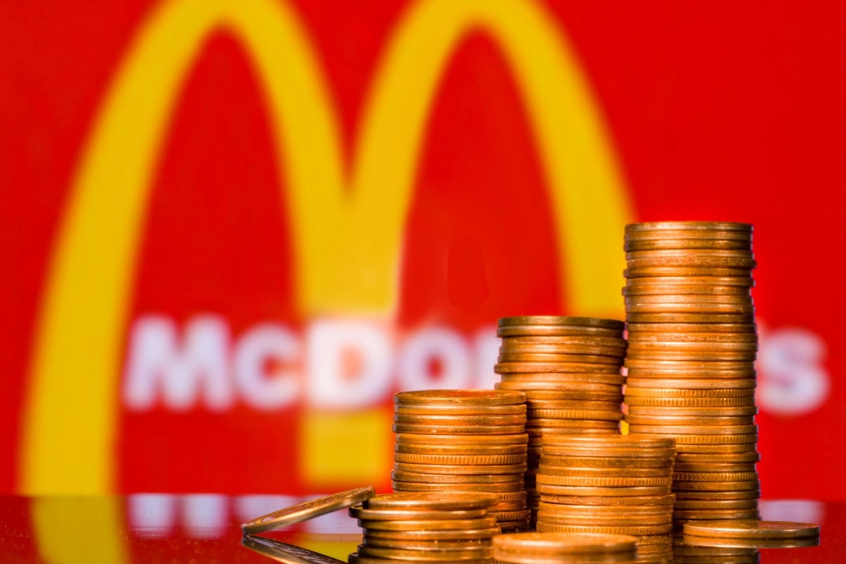 A McDonalds franchise must pay more than 1000 to former employees
