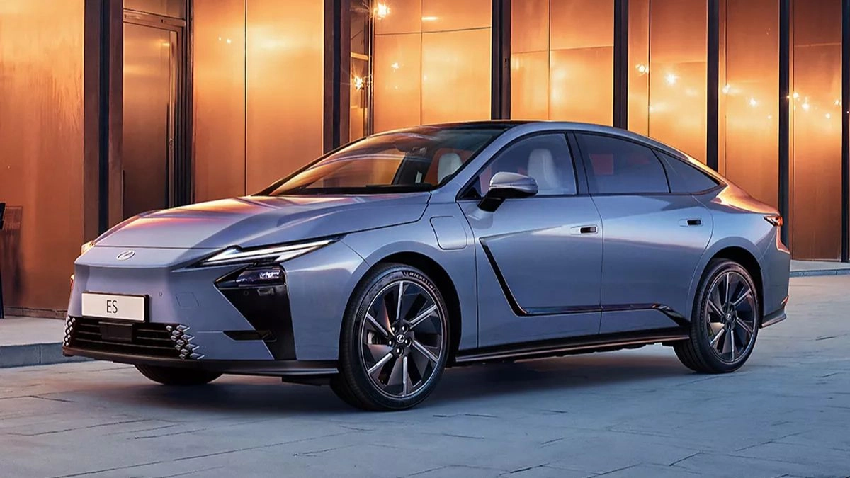 Lexus ES 2026 indepth test of the luxury hybrid and electric sedan