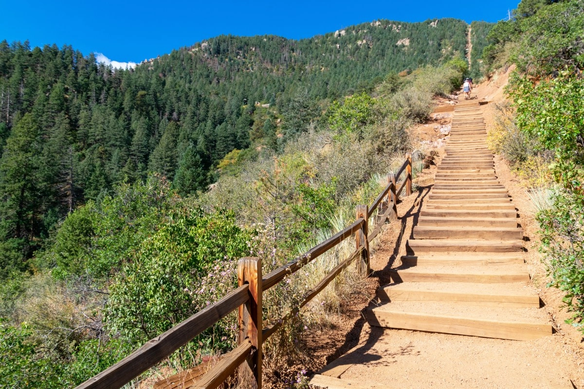 Man died suddenly in front of his son while hiking on popular Colorado Springs trail
