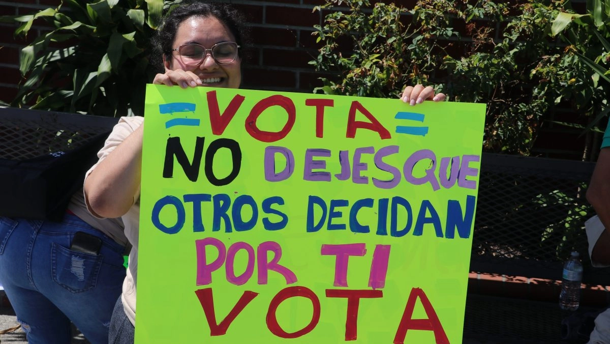 Latinos urged to go out and vote in Los Angeles
