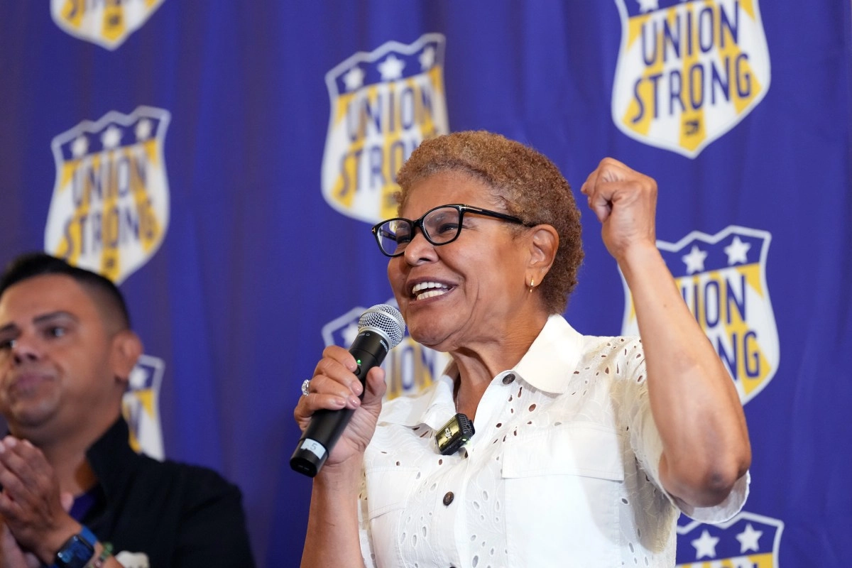Bass hopes to obtain the votes to be reelected as mayor of Los Angeles