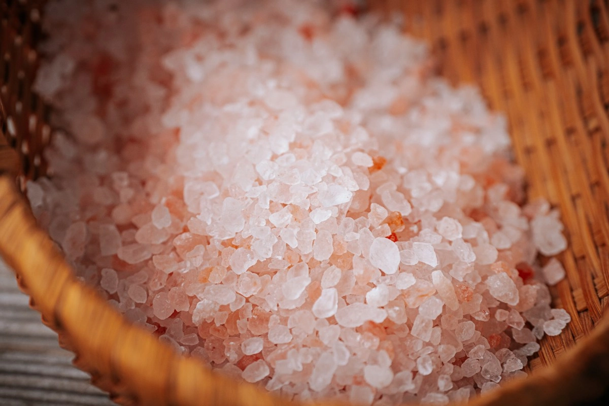 How to perform baths with coarse salt to cleanse bad energies