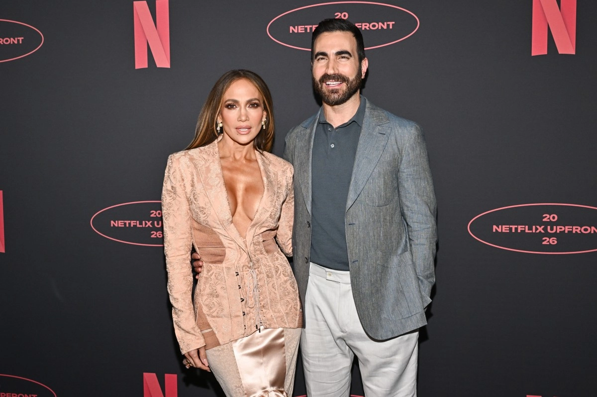Jennifer Lopez denied romance rumors with Brett Goldstein