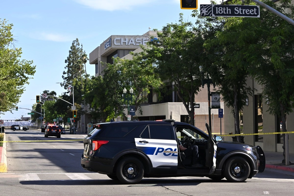 Hostagetaking suspect shot dead by FBI agents in California