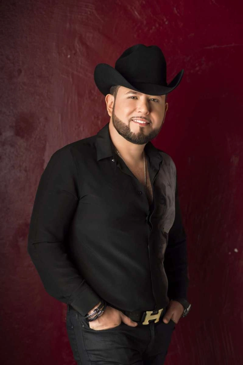 Roberto Tapia renewed and with new music
