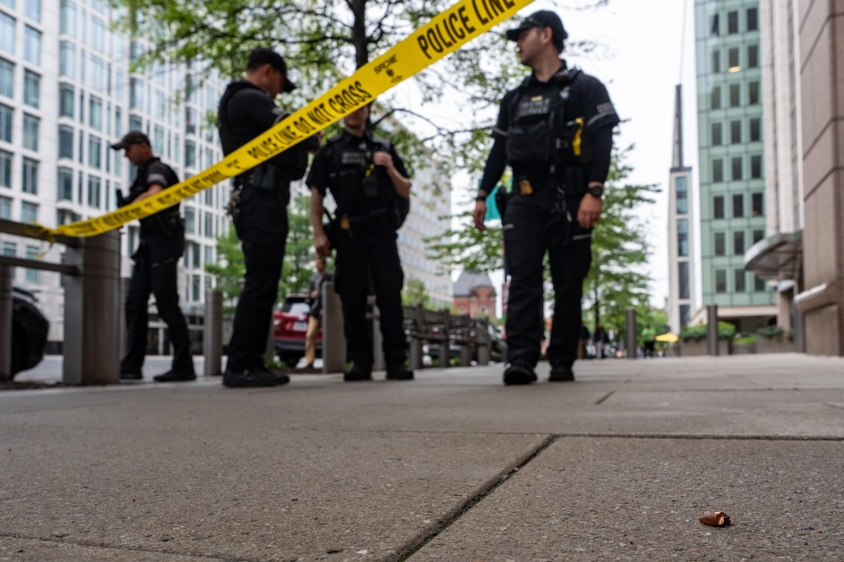 Details of the 911 call that alerted about the death of James Handy are revealed