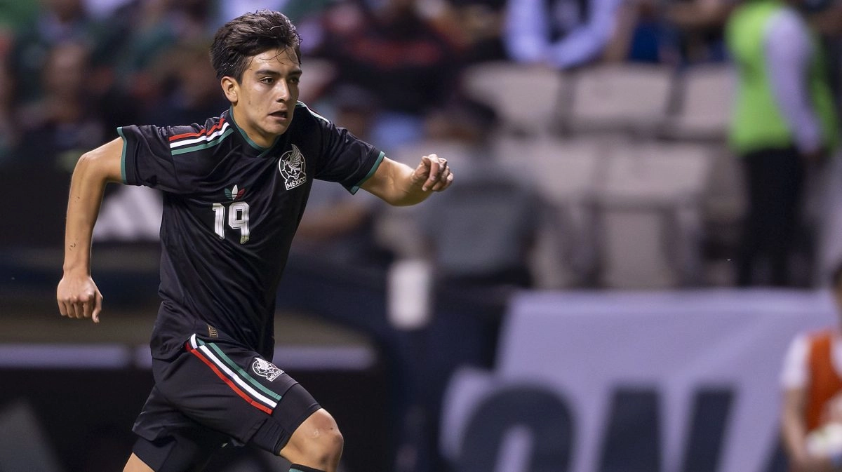 Why cant Gilberto Mora break Pels historic World Cup record