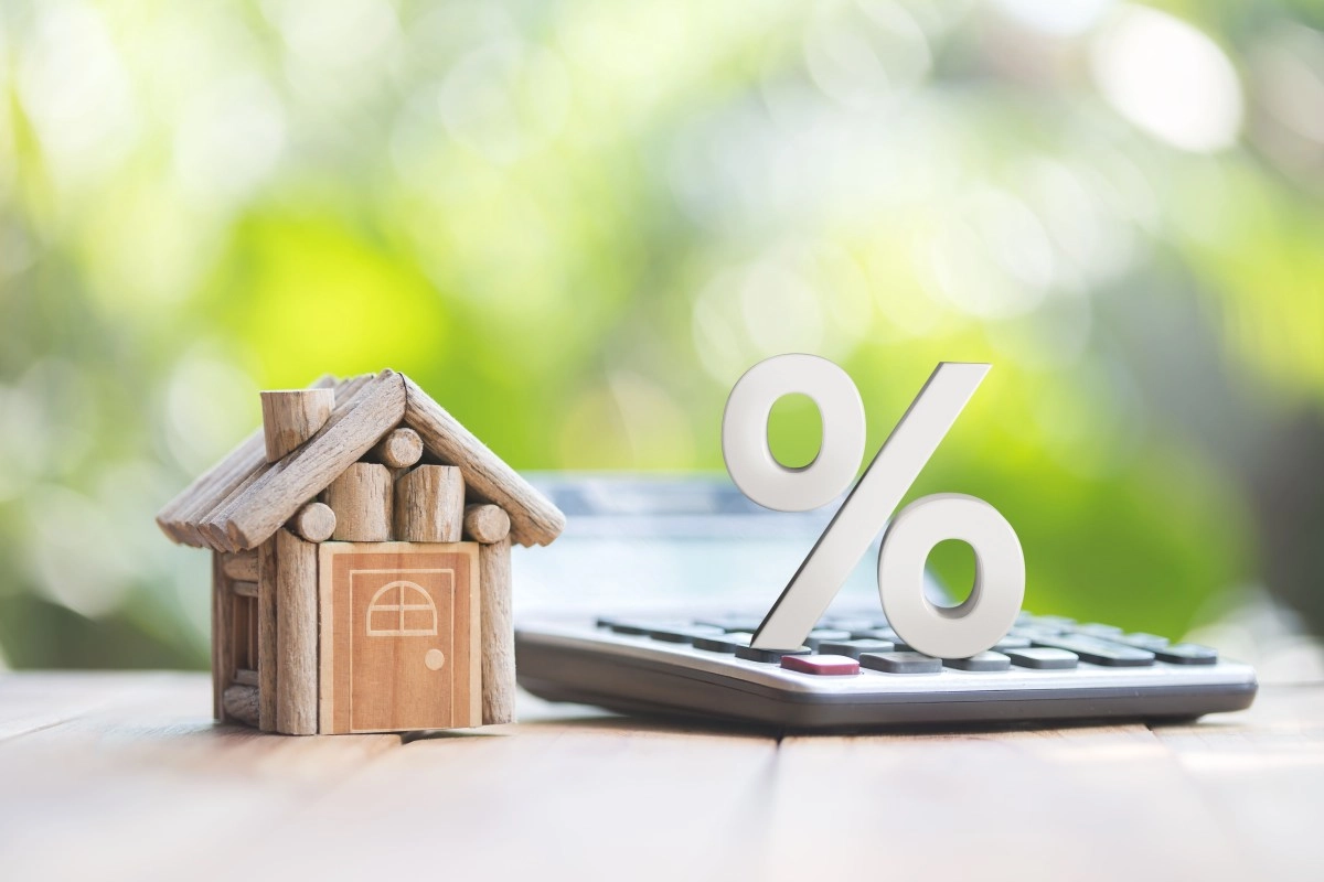 US mortgage rates fell to 648 from their highest level in nine months