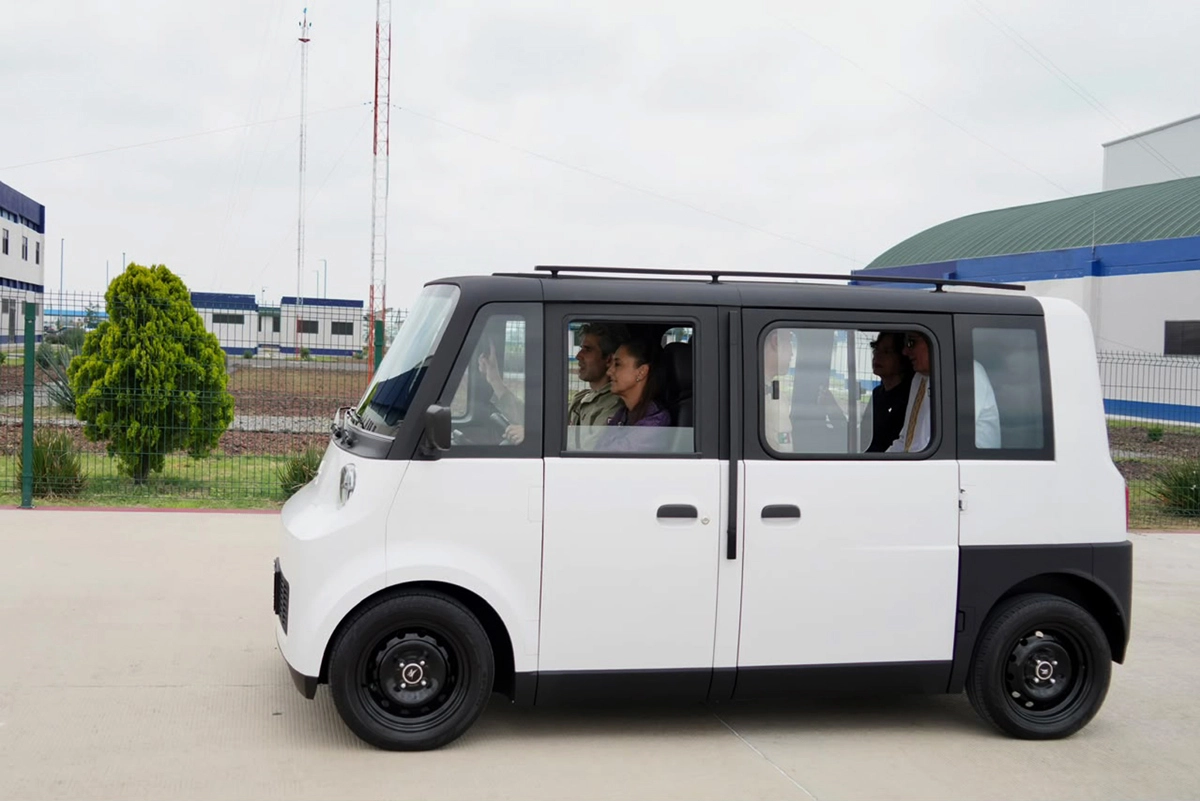 Sheinbaum drives Olinia the first Mexican electric vehicle that will cost 8600 dollars