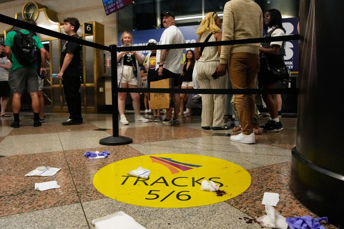 Five people injured in multiple stabbing inside New York Penn Station