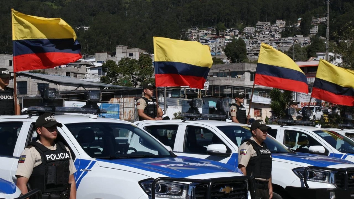 Ecuadorian police and the DEA capture two Colombian drug traffickers who are wanted by the US