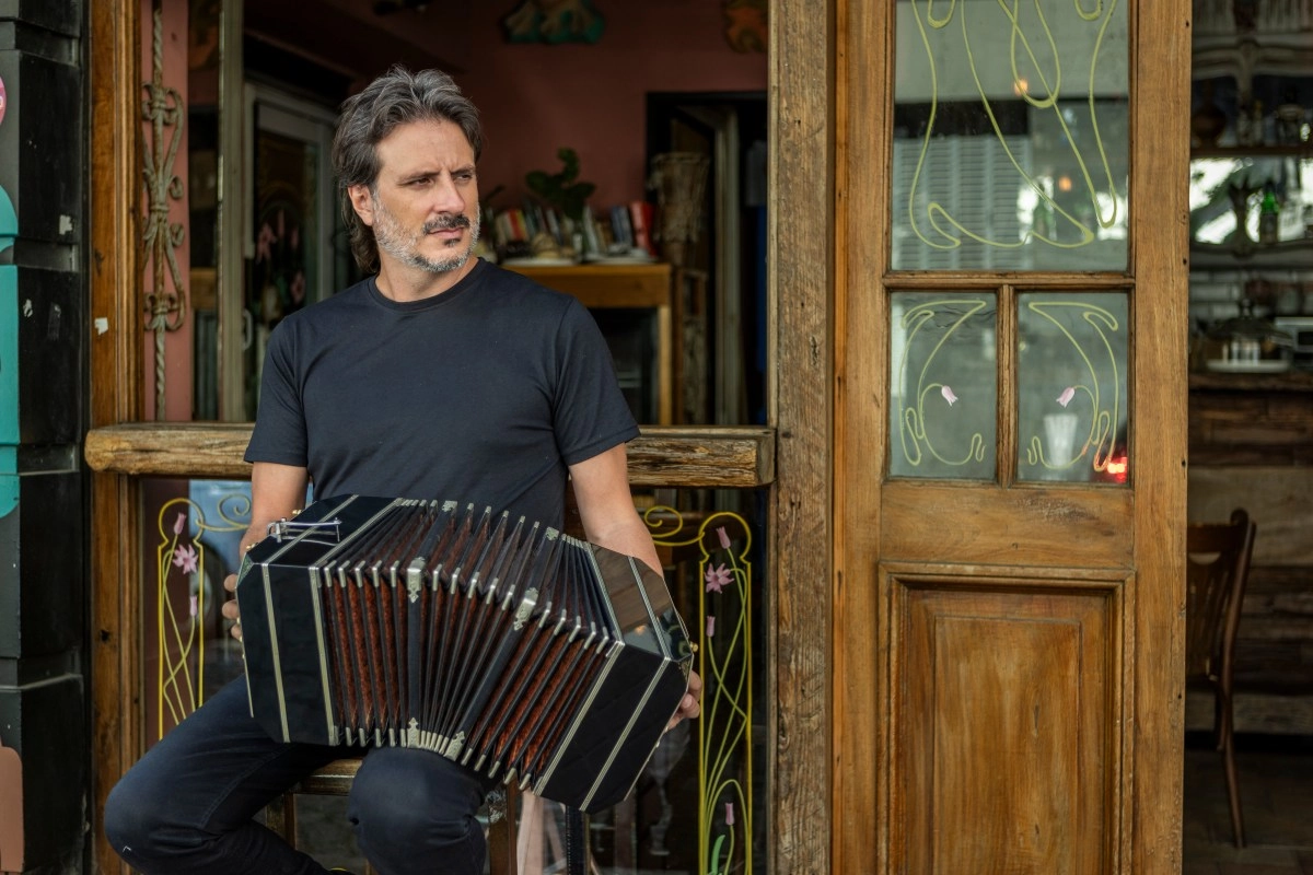 Fueyeras by Pablo Jaurena is a swing between the past and the present