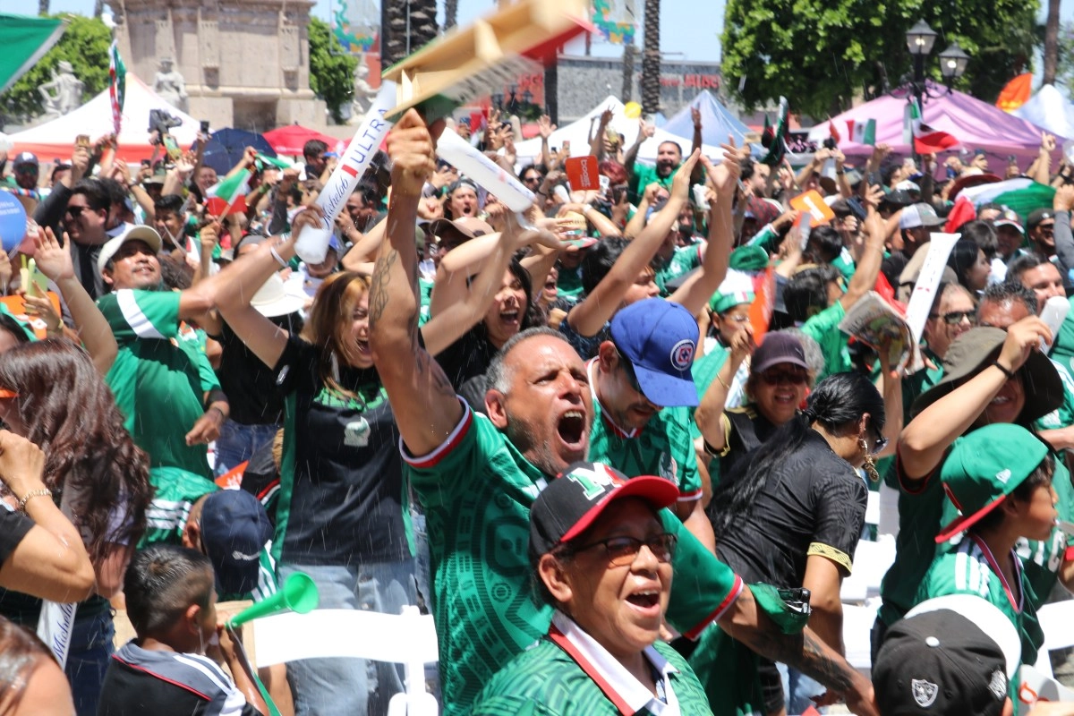 We started on the right foot say fans in Plaza Mxico