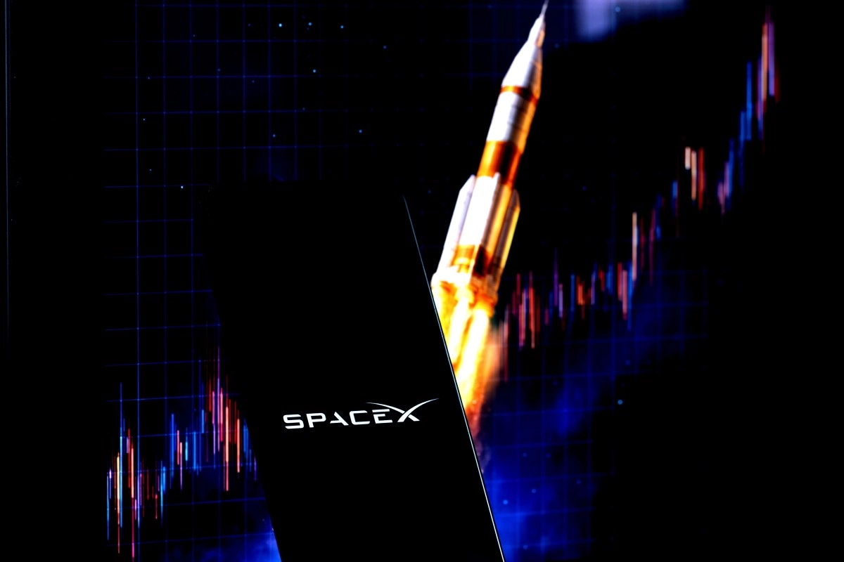 SpaceX shares soar 19 on first day of trading on Wall Street