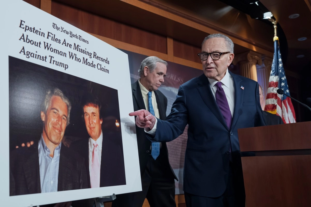 They reveal alleged bribes and privileges of Jeffrey Epstein during his imprisonment in Florida