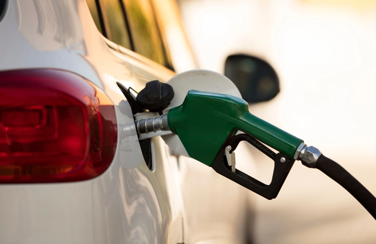 Gas prices will fall below 4 for the first time since April says GasBuddy analyst