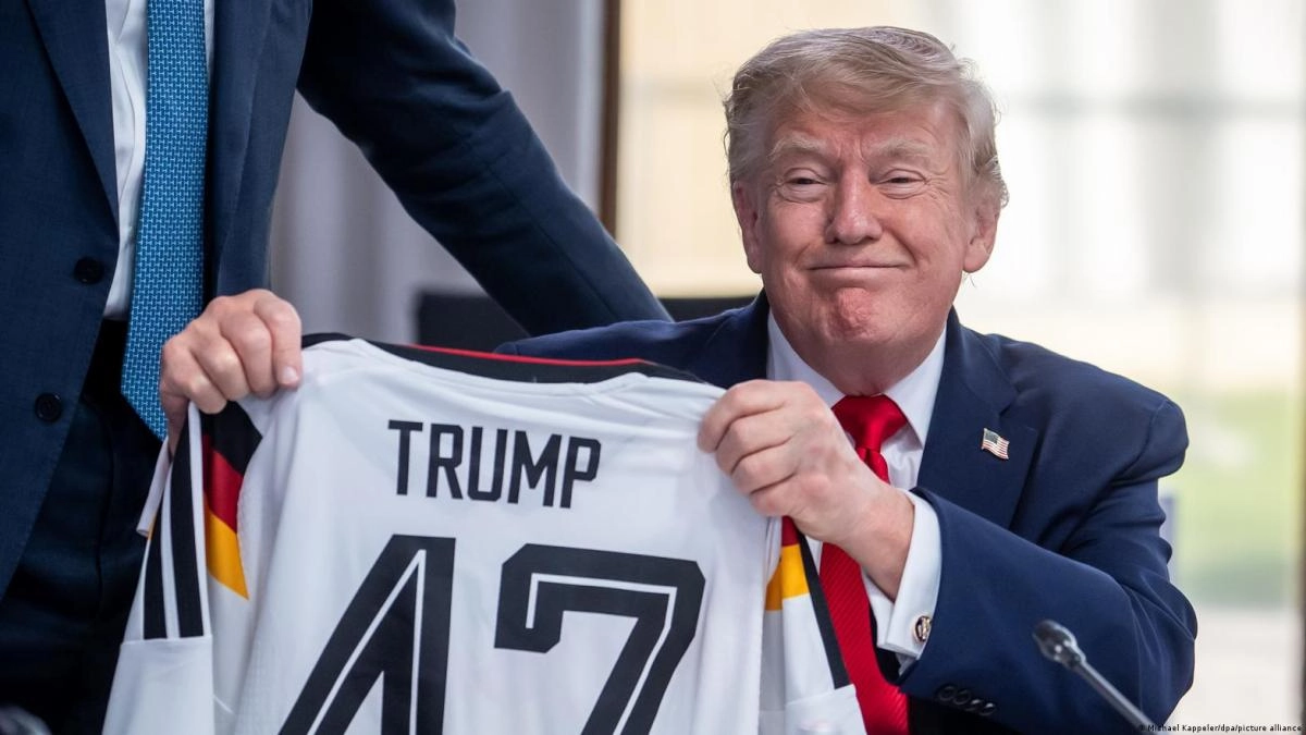 German Chancellor Friedrich Merz gives Trump a German national team tshirt with his last name and the number 47 on the back