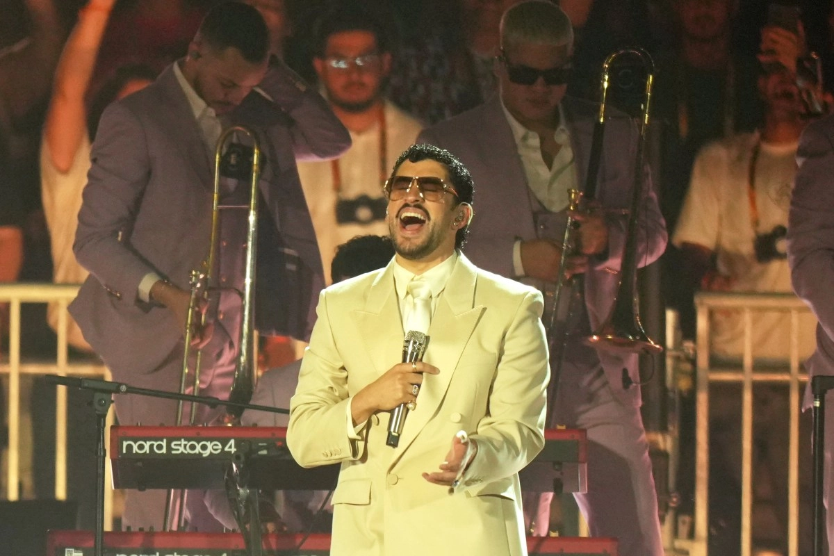 Bad Bunny becomes the first Latin artist to raise 1000 million