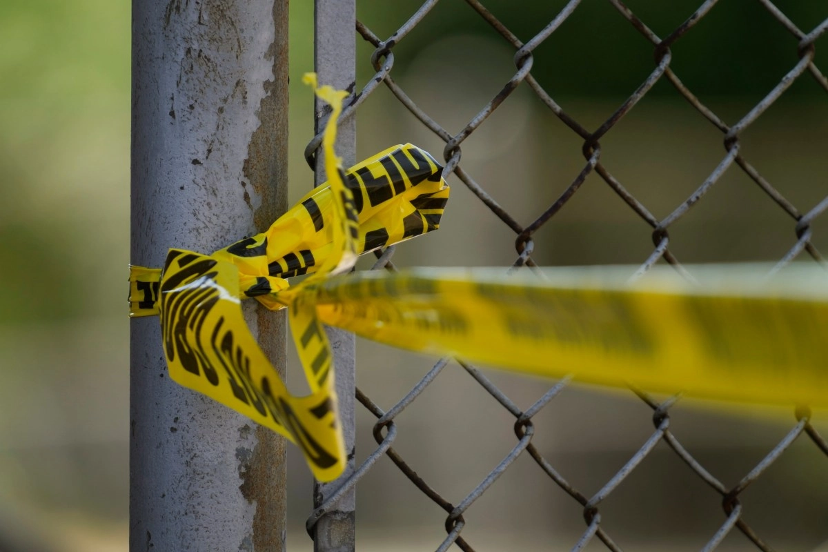 Suspect shot to death after stabbing sheriff in Los Angeles