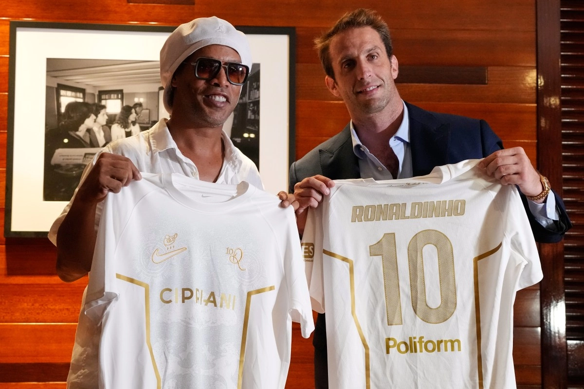 Ronaldinho will return to professional football he has already announced what his new team will be