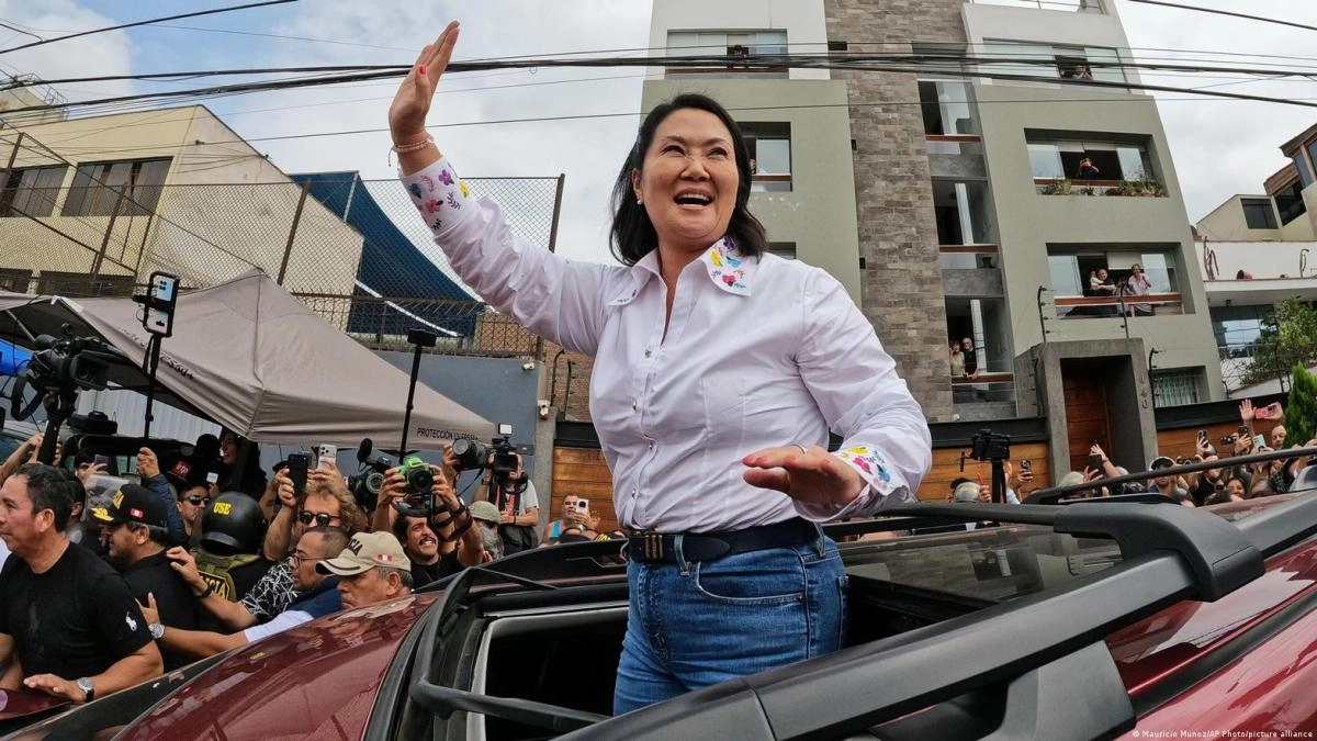 Fujimori with enough advantage to win runoff in Perus presidential elections