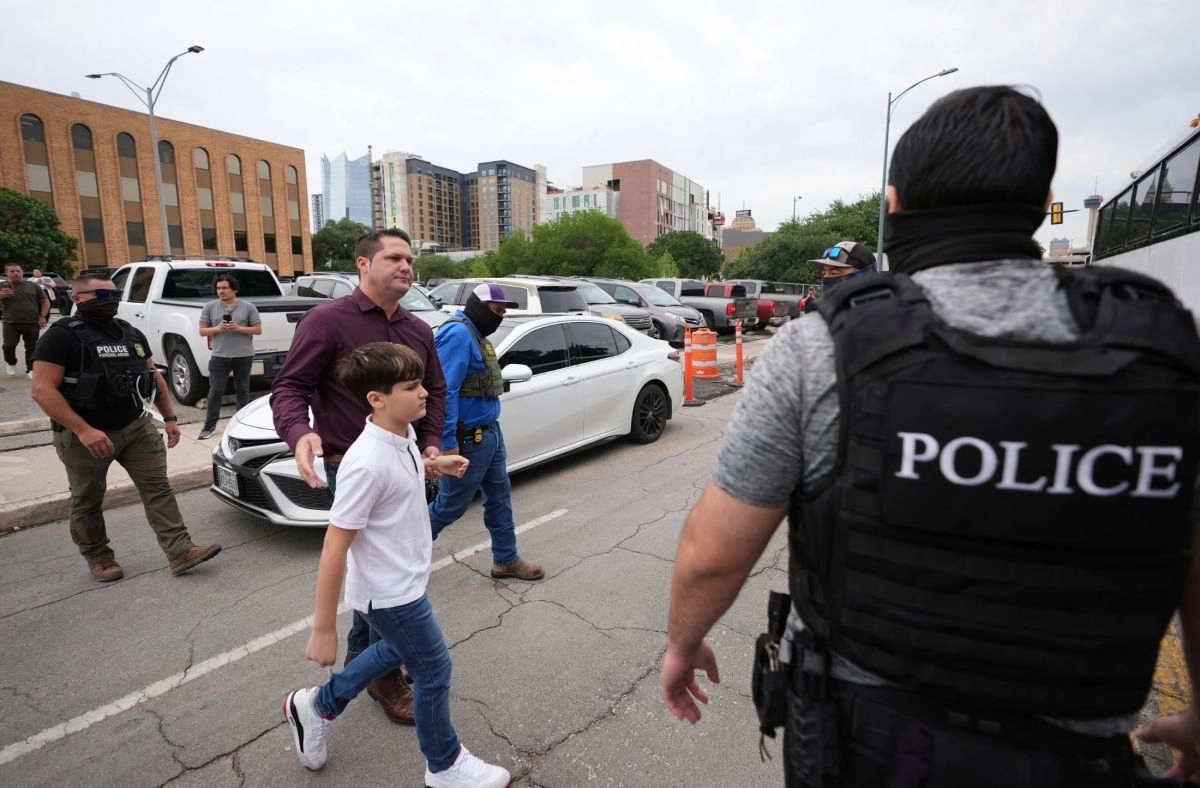 Judge stops immigration arrests in court and blocks Trump policy