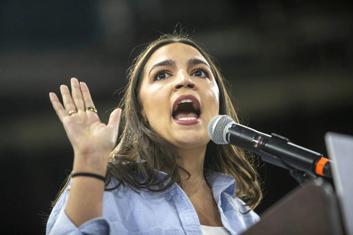 AOC blames Trump for turning Washingtons Reflecting Pond into a swamp