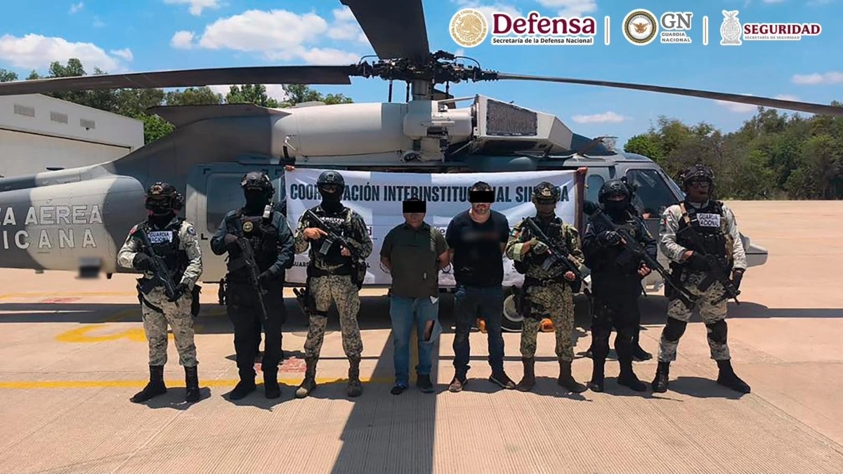 They arrest the regional chief of Los Chapitos and the former police chief of Sinaloa in possession of weapons and drugs