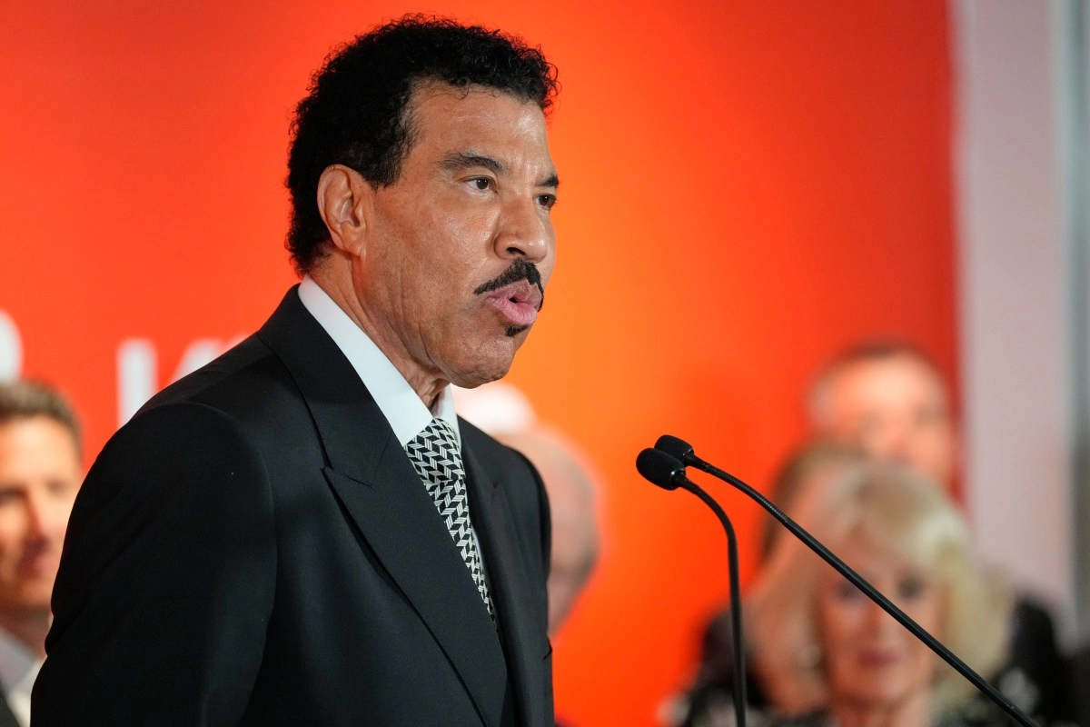 Lionel Richie breaks silence after his hospitalization
