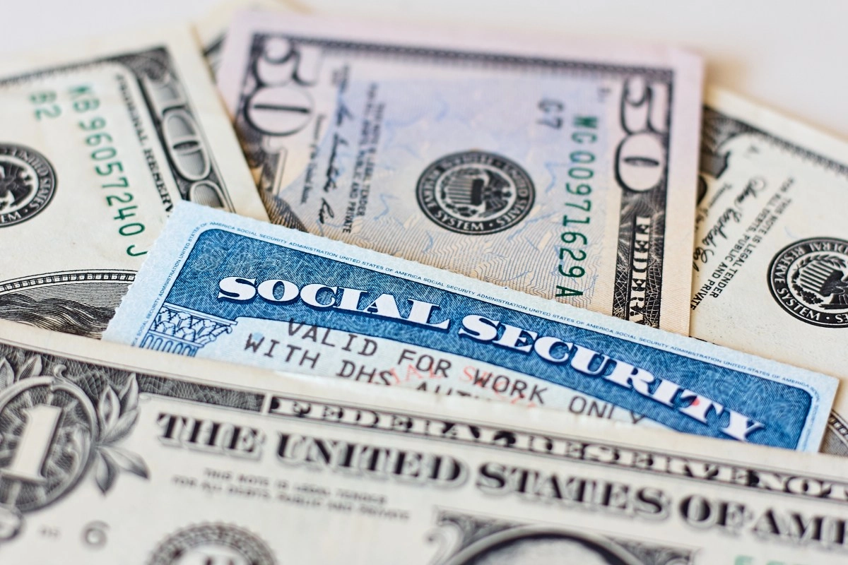 Social Security who is eligible to receive a 255 payment