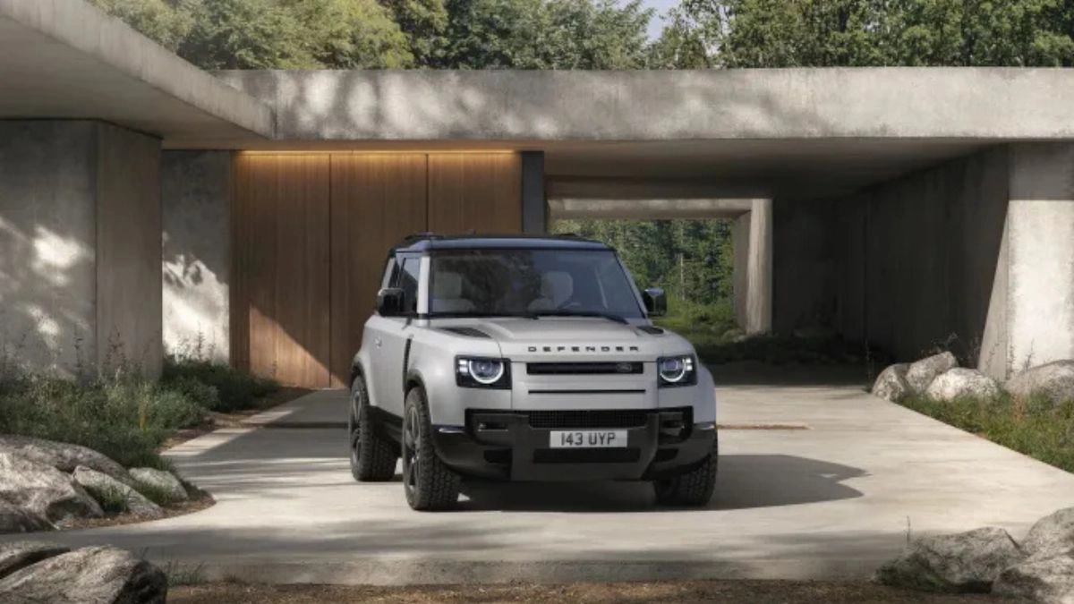 Major airbag failure forces Land Rover into mass recall