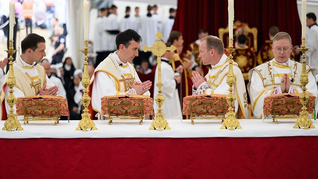 The Vatican excommunicates the rebellious bishops of the Lefebvrian group and warns their thousands of followers of the same penalty