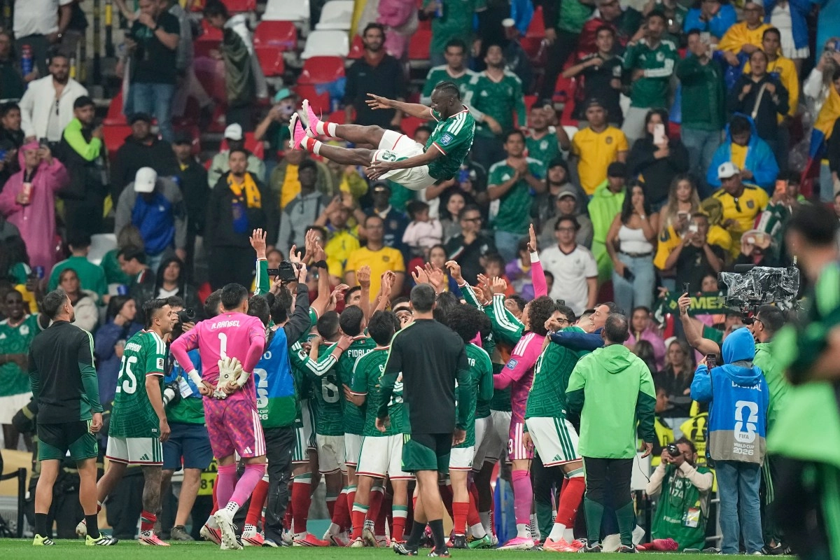 Mexico or England who wins on Sunday according to AI