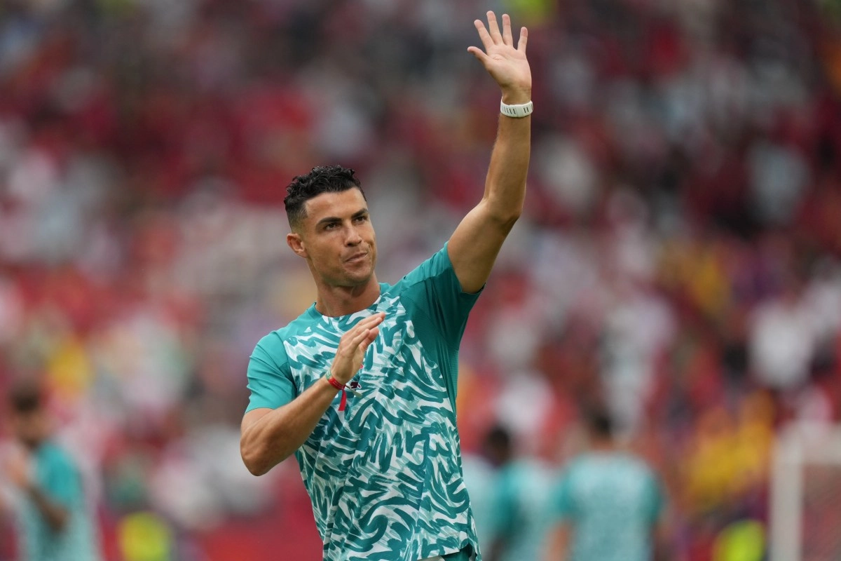 Cristiano Ronaldo sent a moving greeting to a child rescued in the earthquakes in Venezuela