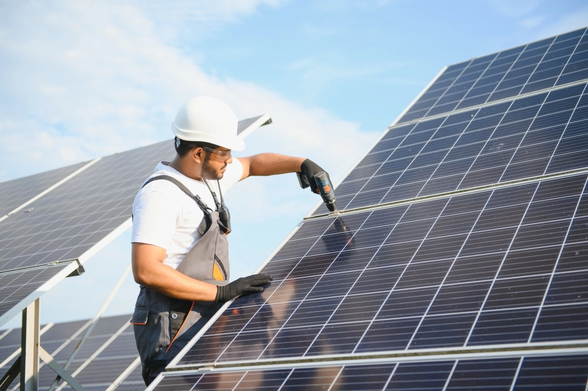 Which workers could receive a refund of up to 2500