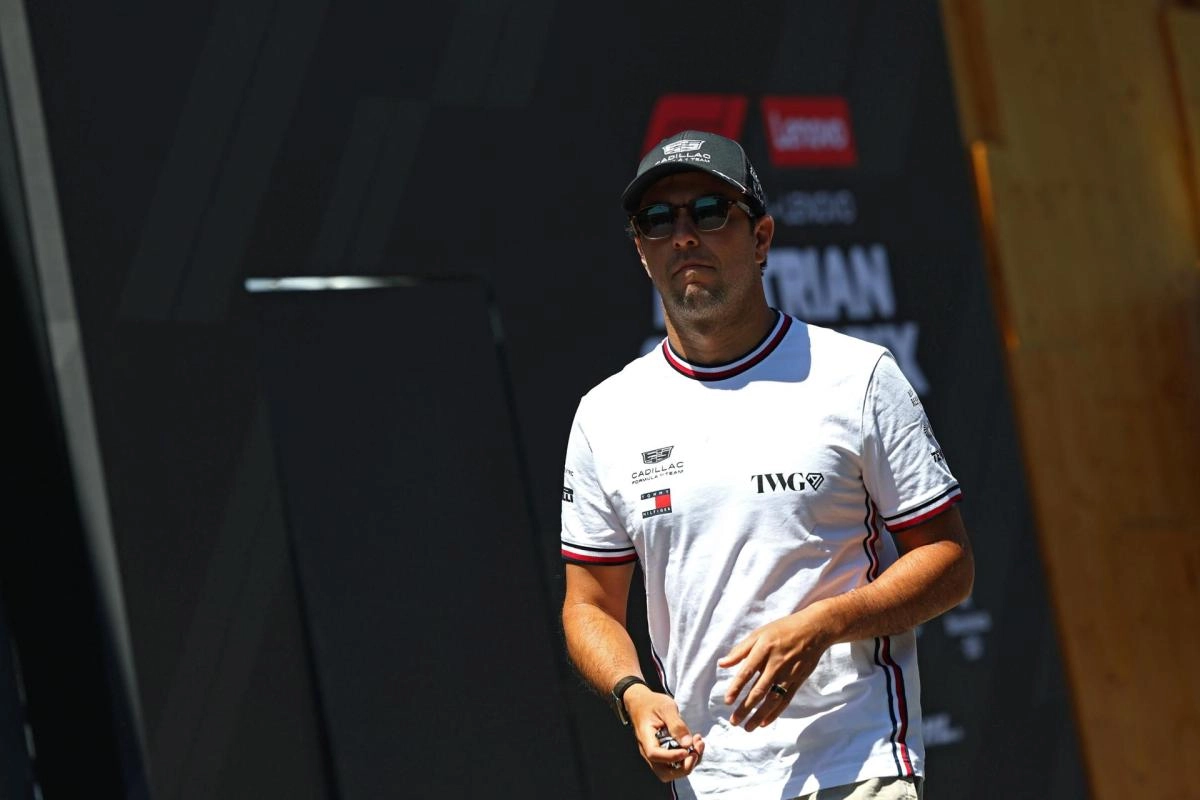 Checo Prez apologized to Fernando Alonso for taking him off the track at Silverstone