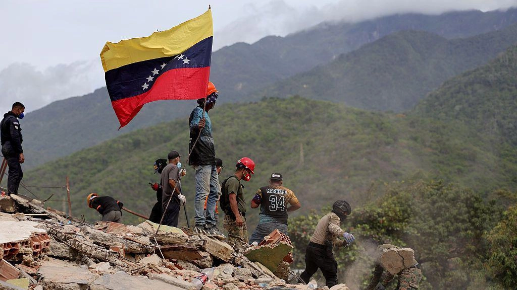 What did it feel like to return to La Guaira and see that the place where I was born is now devastated and with corpses piled up