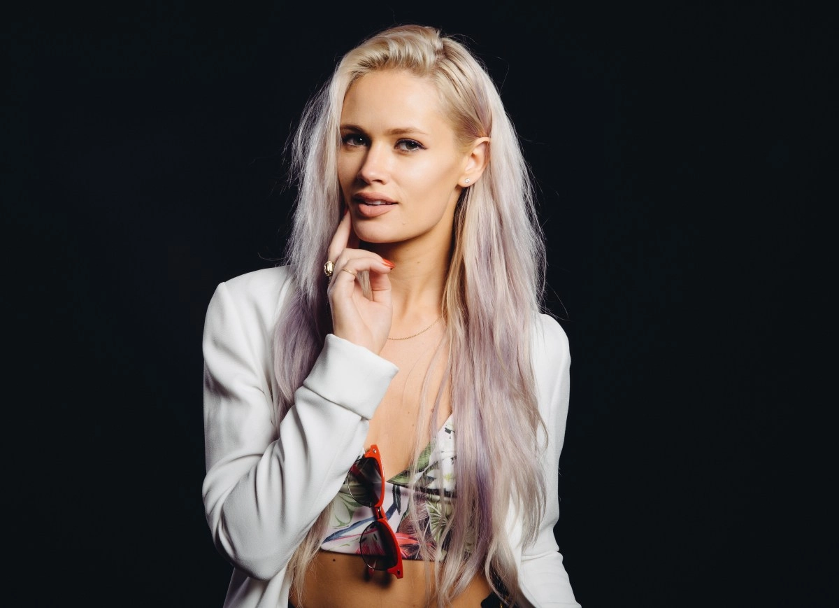 Lauren Bennett the voice behind Party Rock Anthem dies at 37