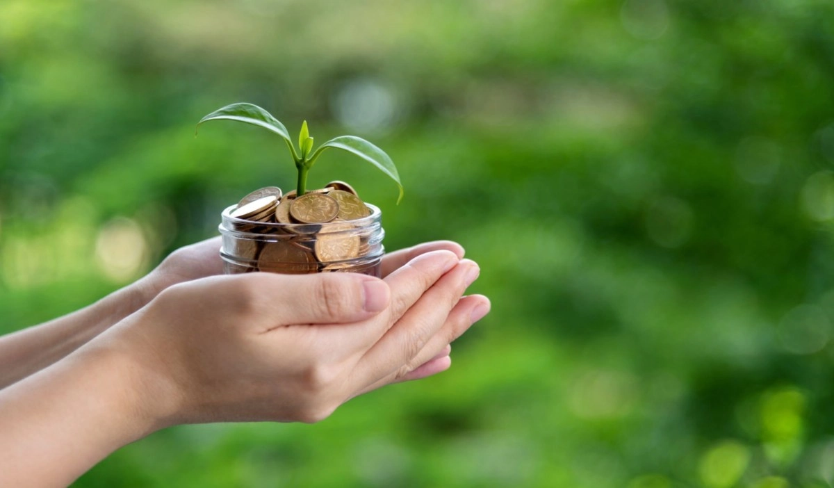 What is the jar of abundance and why is it a powerful amulet