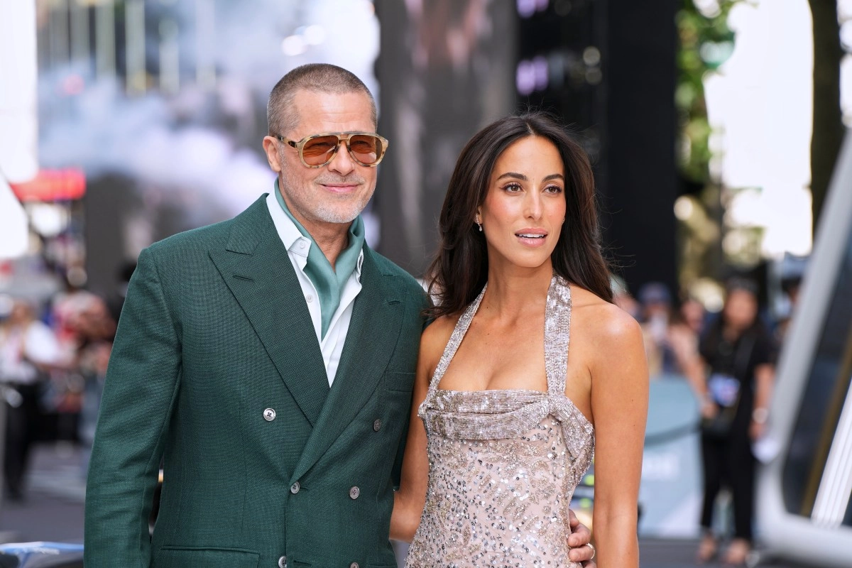 Brad Pitt and Ins de Ramn debuted as a couple on Instagram
