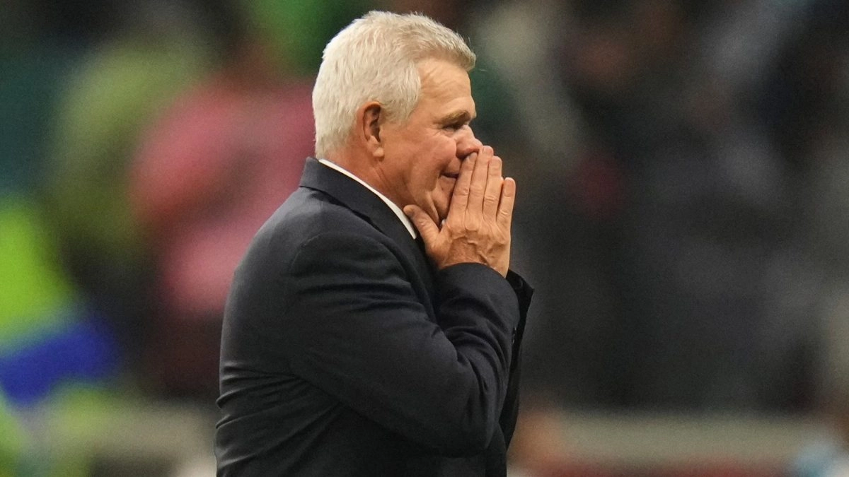 Javier Aguirres fateful first moments in the round of 16