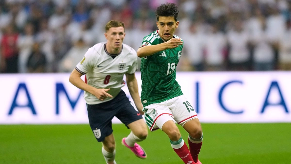 From playing the 2026 World Cup to the classrooms Gilberto Moras unexpected achievement that Memo Ochoa congratulated