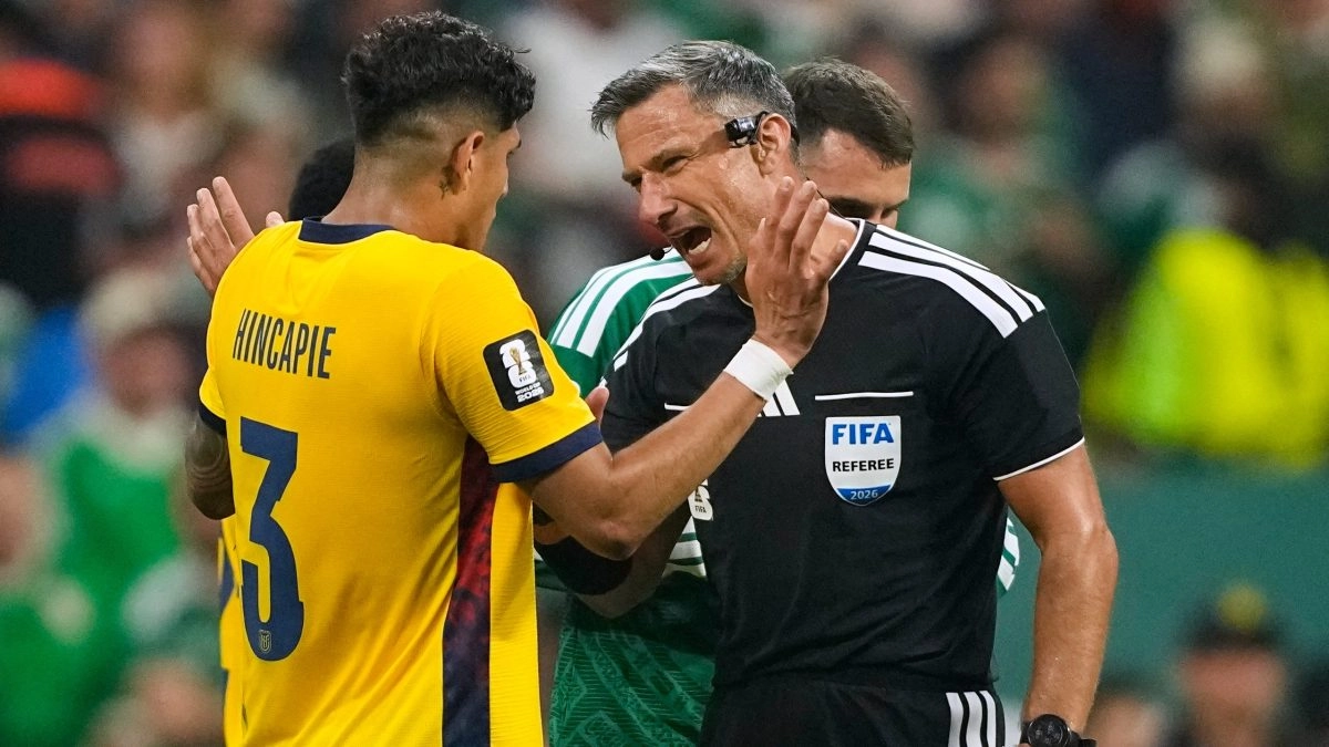 Piero Hincapi spoke about his controversial expulsion against Mexico for covering his mouth