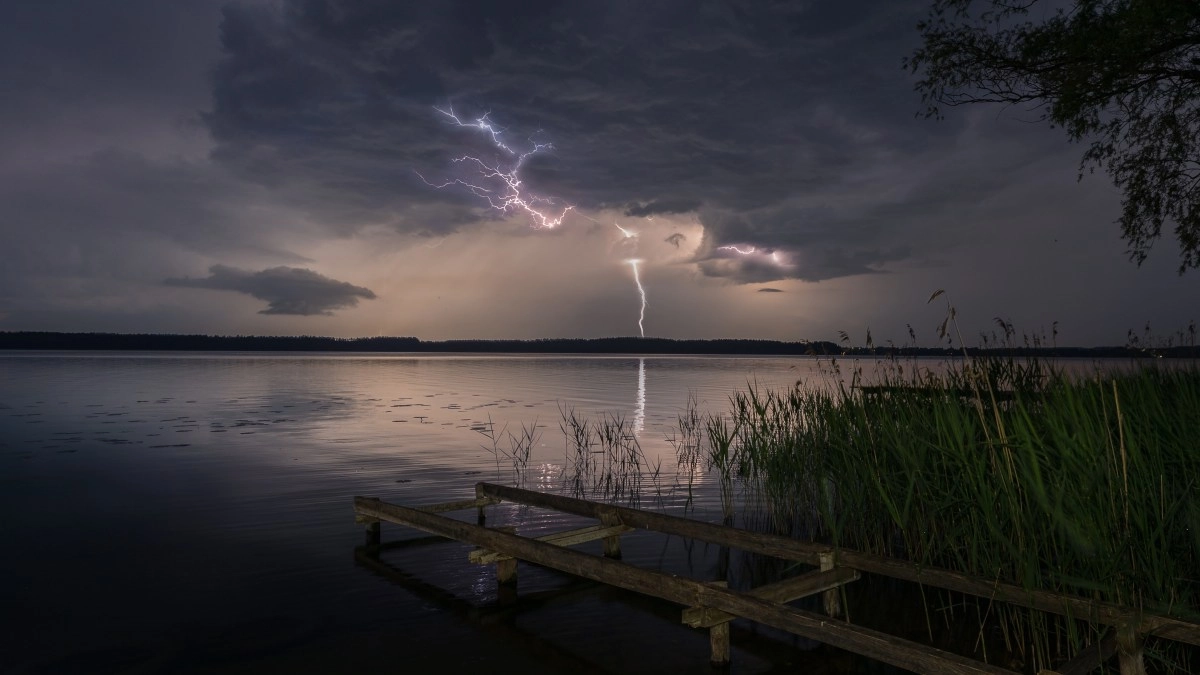 8yearold girl dies after being struck by lightning while running home in Illinois