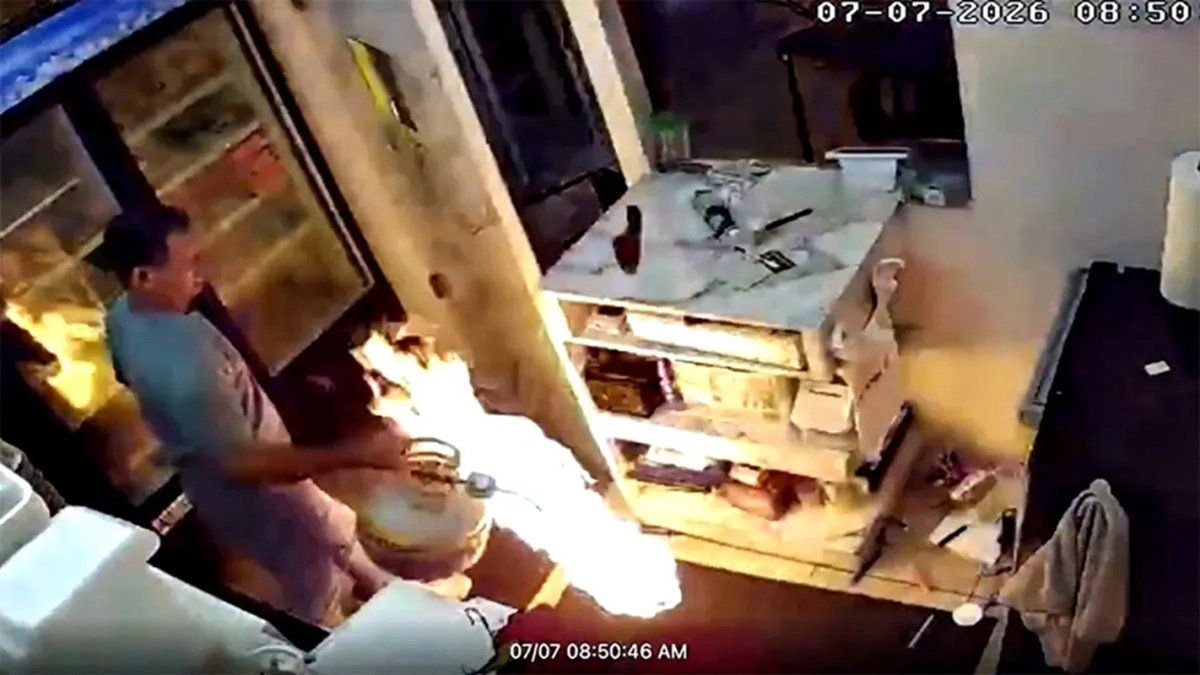 Chaos in Florida restaurant man enters with a burning propane tank and threatens several people