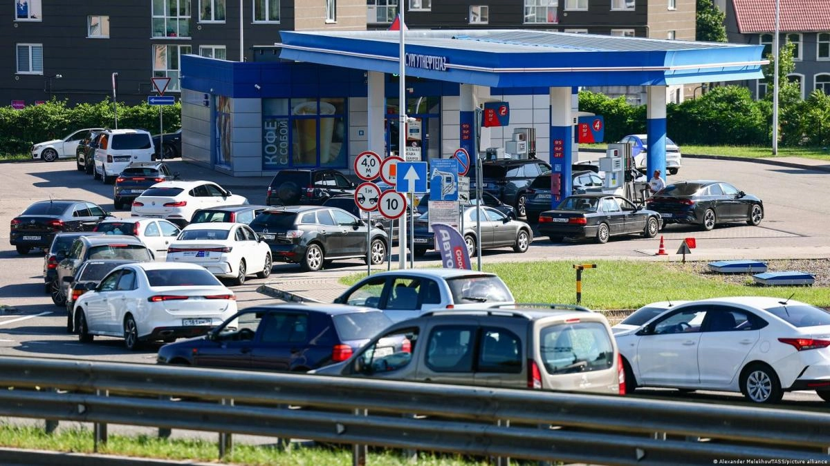 Lines to get gas get longer in Russia