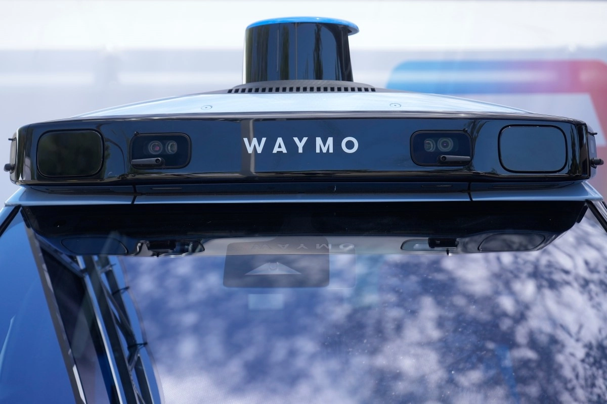 Man vandalizes Waymo selfdriving taxi in Los Angeles