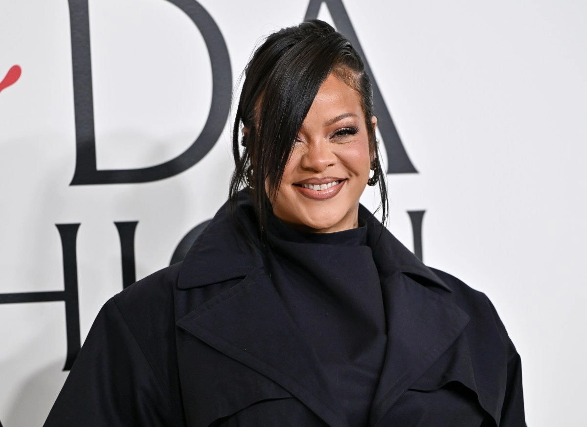 Rihanna returned to the stage at a JayZ concert