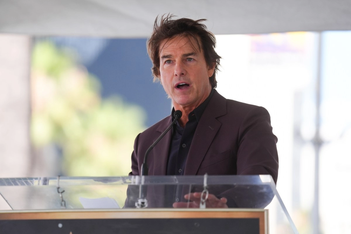 First trailer for Digger Tom Cruise completely reinvents himself under the direction of Irritu