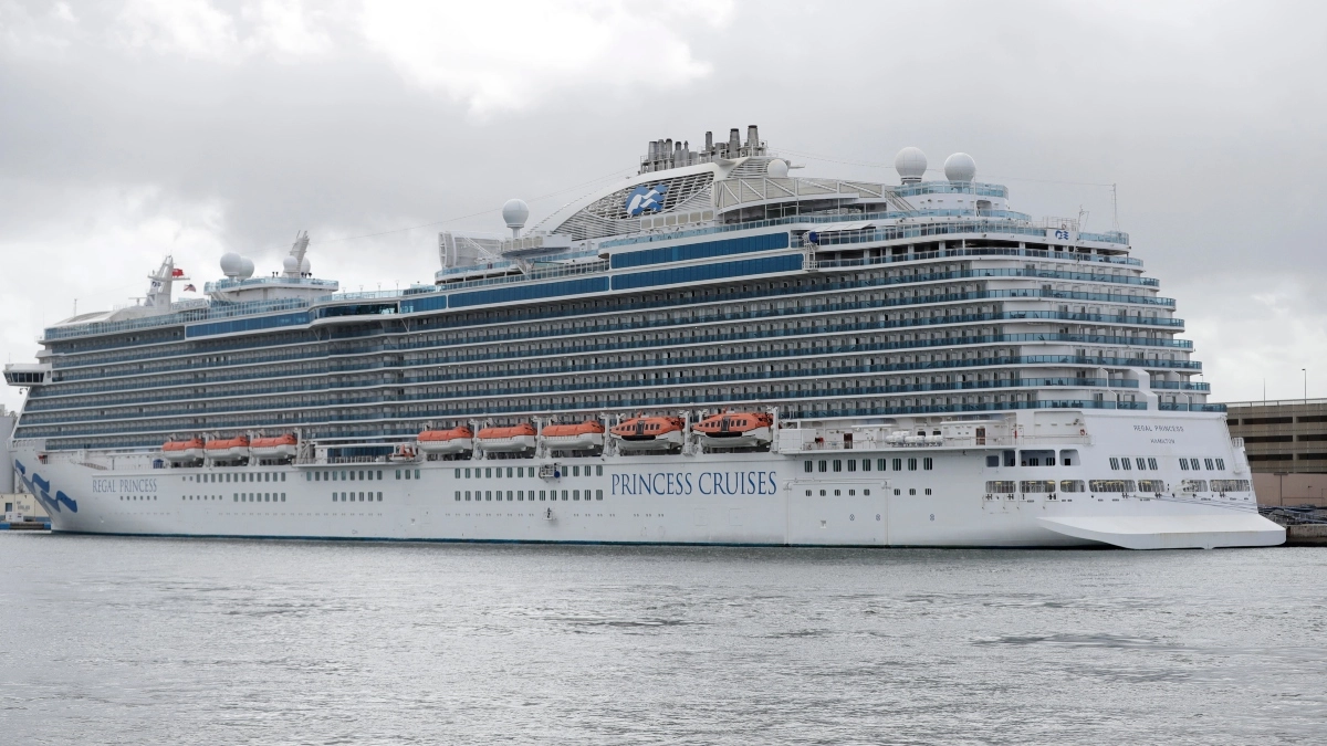 A member of the Regal Princess cruise ship that left Florida dies after falling into the sea in the Mexican Caribbean